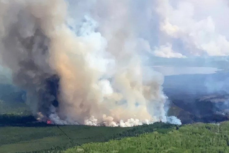 ควันไฟจากไฟป่า ในแคนาดากำลังไหลเข้าสหรัฐฯ และอาจคงอยู่นาน
